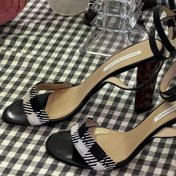 DESIGNER HERRINGBONE ANKLE STRAP - LEOPARD PRINT - ACRYLIC  BLOCK STILETTO HEEL - Picture 3 of 8